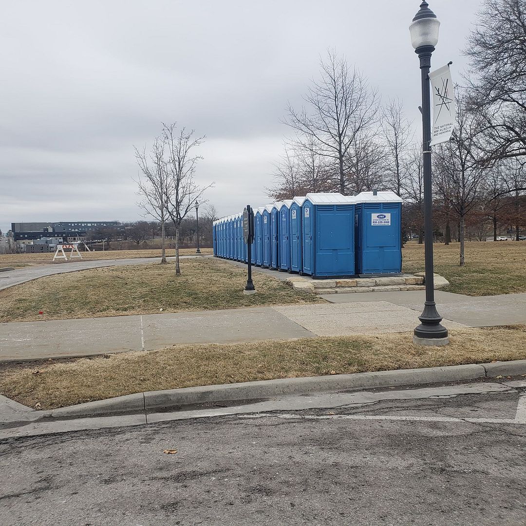  photo portapotties_zpscsbopgkc.jpg